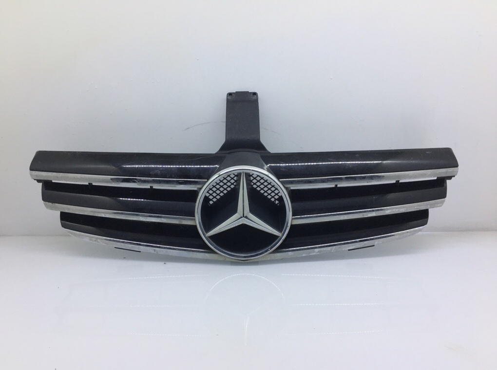 Решетка радиатора для Mercedes CLK W209, 2008 г. 2.2 CDi дизель б/у