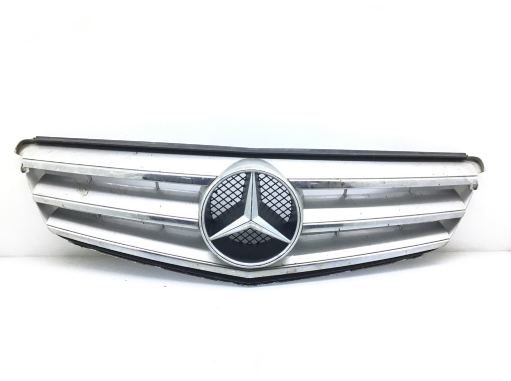 Решетка радиатора для Mercedes C W204, 2010 г. 2.2 CDi дизель б/у