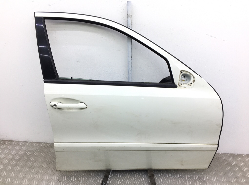 Дверь передняя правая для Mercedes E W211, 2008 г. 2.2 CDi дизель б/у