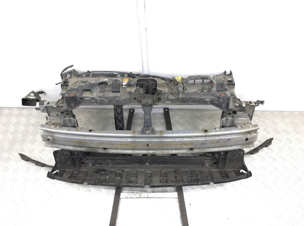 Панель передняя (телевизор) для Ford Transit Courier, 2014 г. 1.6 TDCi дизель б/у — фото 2