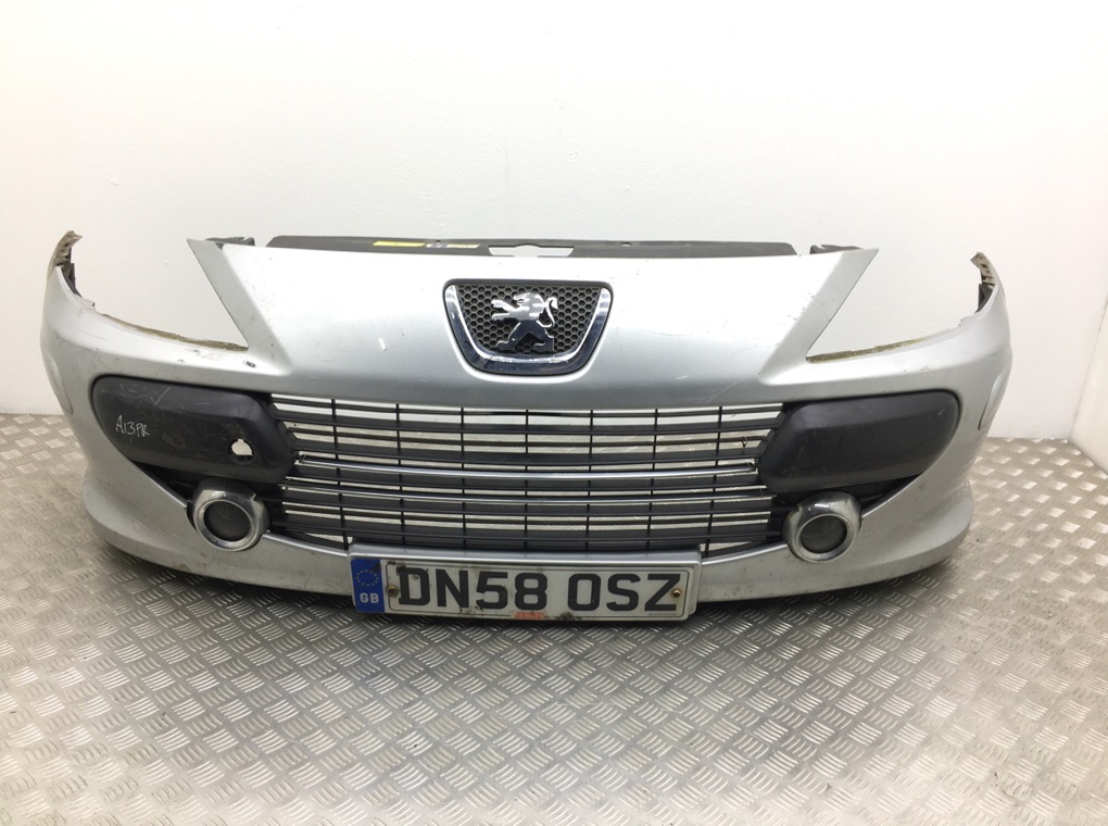 Бампер передний для Peugeot 307, 2009 г. 2.0 HDi дизель б/у