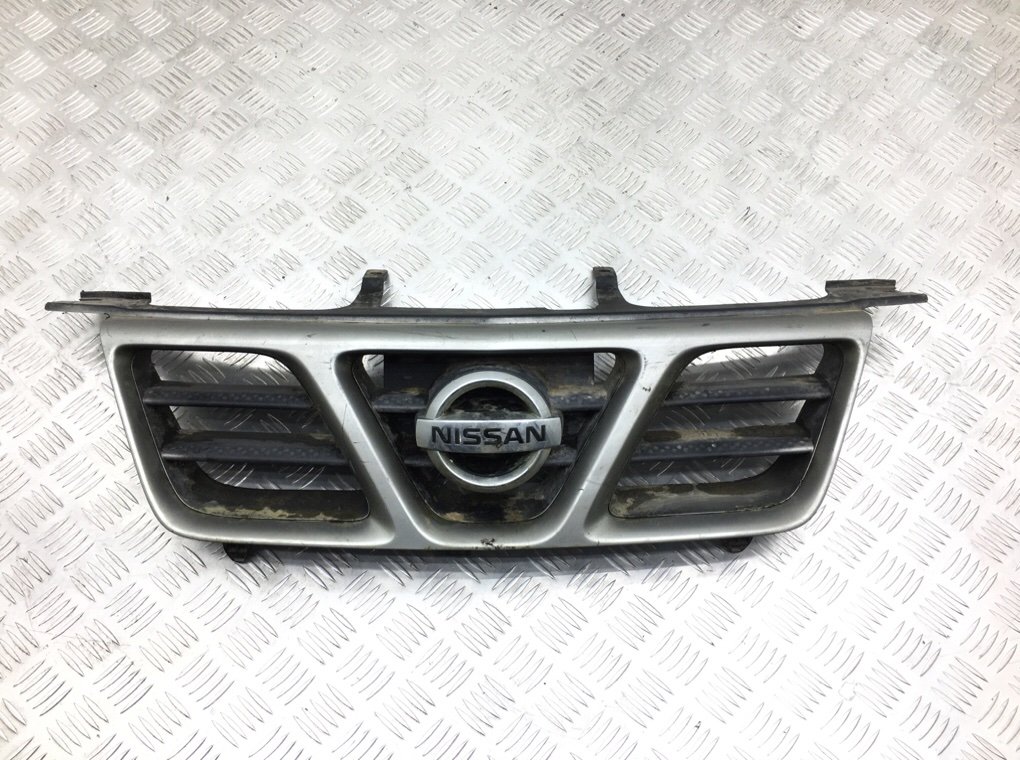 Решетка радиатора для Nissan X-Trail, 2004 г. 2.2 DCi дизель б/у