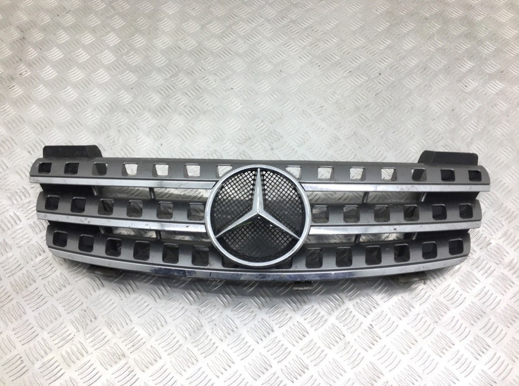 Решетка радиатора для Mercedes ML W164, 2008 г. 3.0 CDi дизель б/у