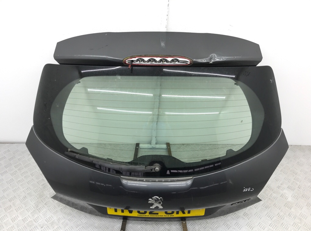 Крышка багажника для Peugeot 208, 2012 г. 1.2 i бензин б/у — фото 2