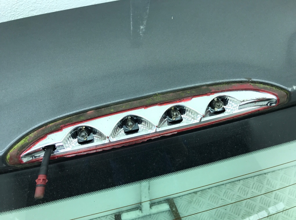 Крышка багажника для Peugeot 208, 2012 г. 1.2 i бензин б/у — фото 8