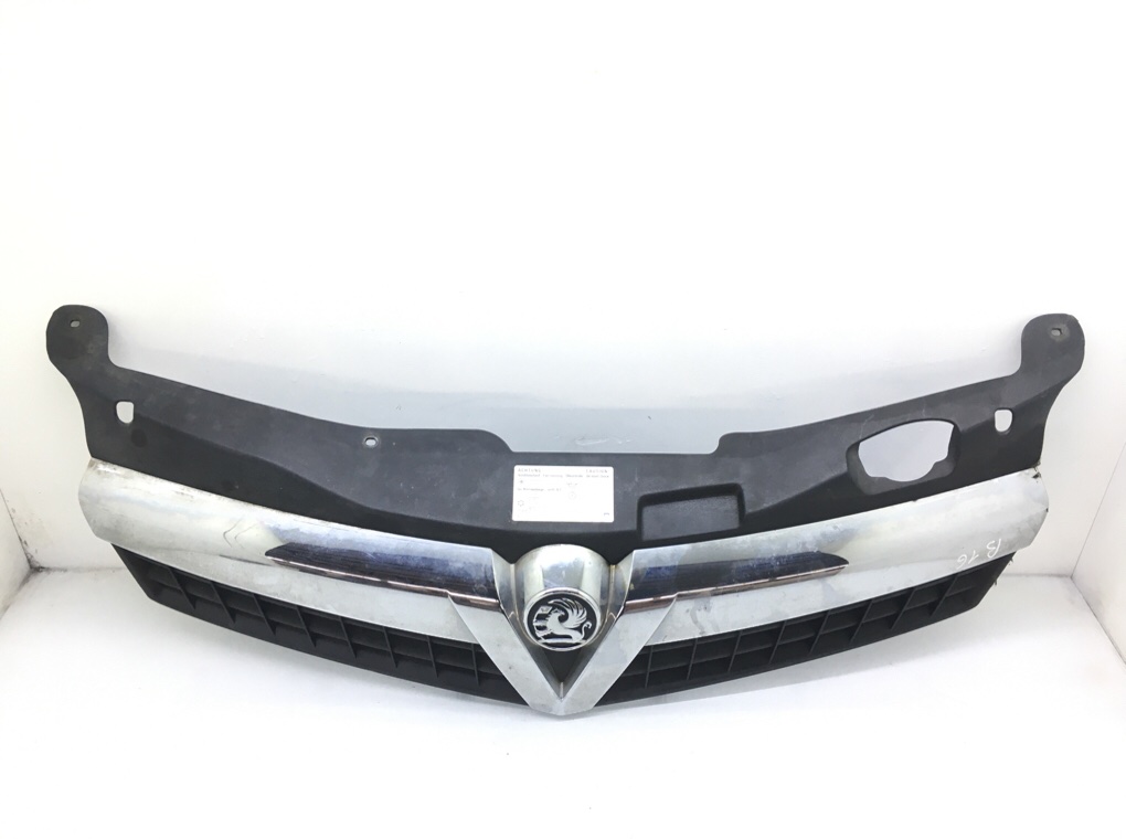 Решетка радиатора для Opel Astra, 2009 г. 1.8 i бензин б/у — фото 2
