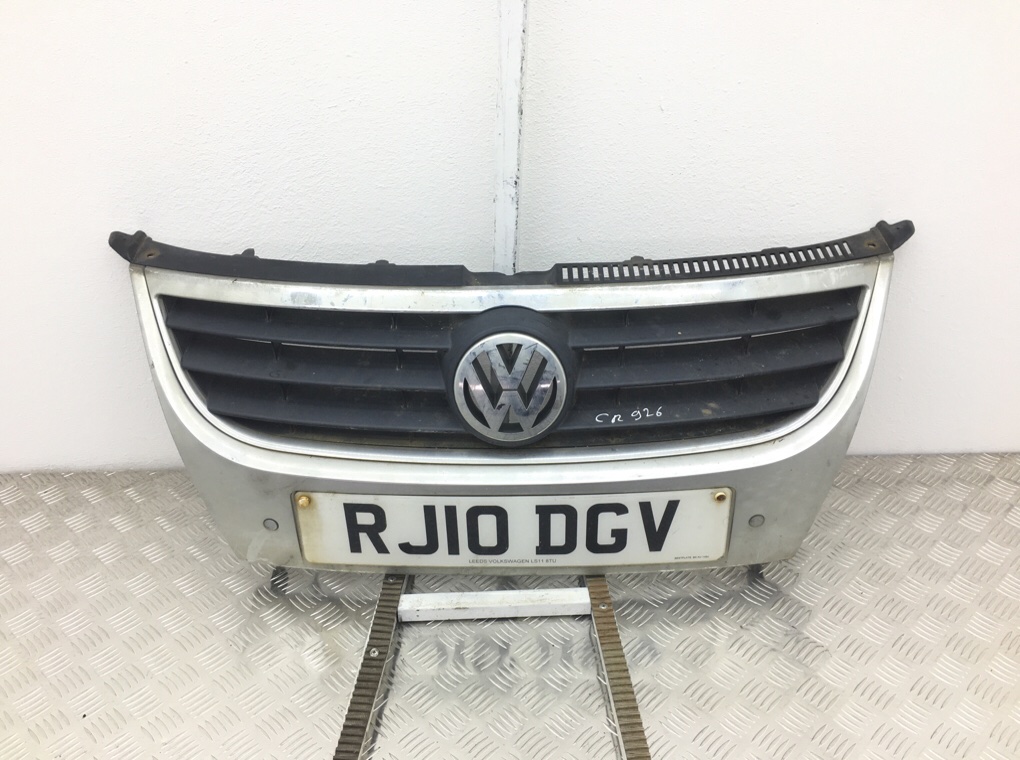 Решетка радиатора для Volkswagen Touran, 2010 г. 1.9 TDi дизель б/у