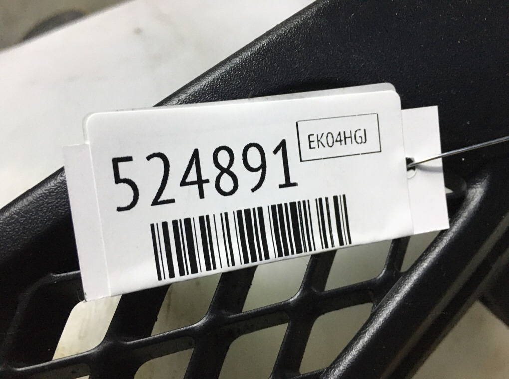 Решетка радиатора для Ford Fiesta, 2004 г. 1.4 i бензин б/у — фото 7