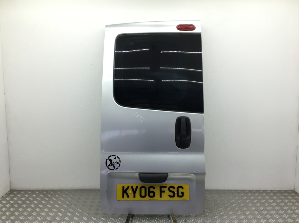Дверь задняя распашная левая для Opel Vivaro, 2006 г. 1.9 CDTi дизель б/у