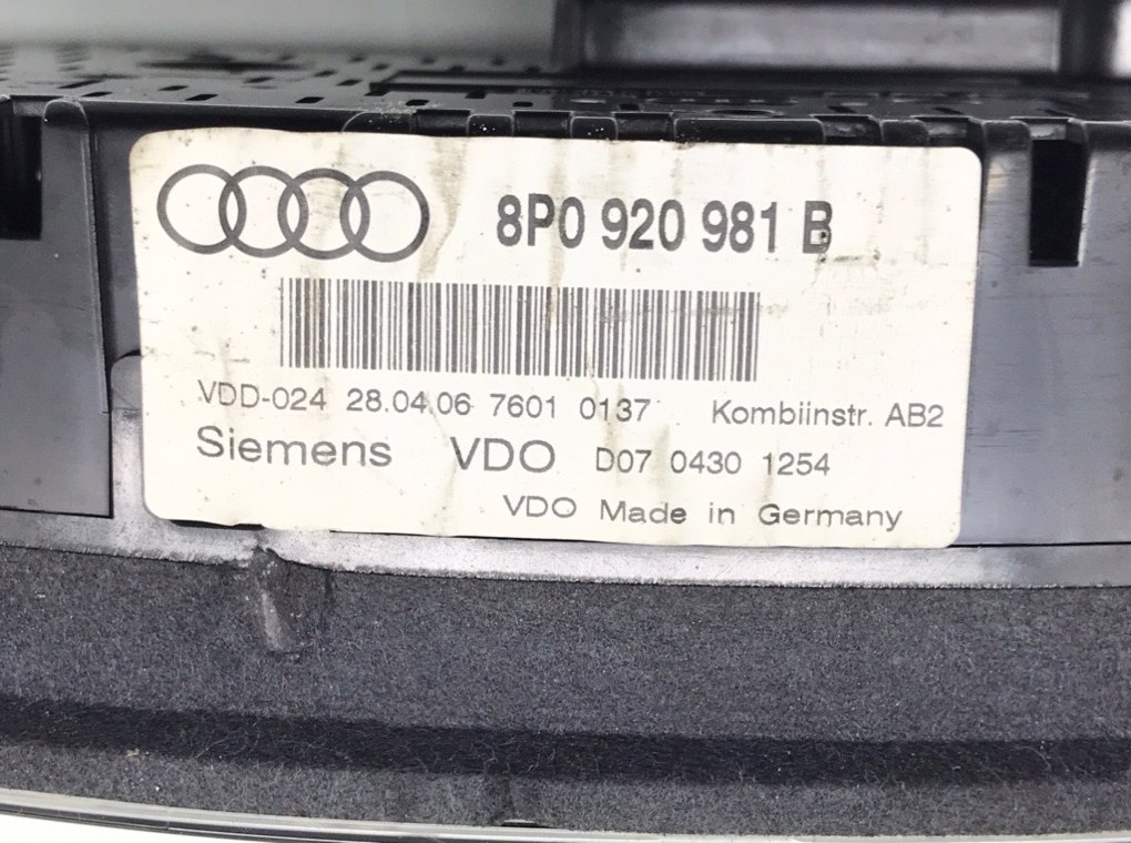 Щиток приборов (приборная панель) для Audi A3, 2006 г. 2.0 TDi дизель б/у — фото 7