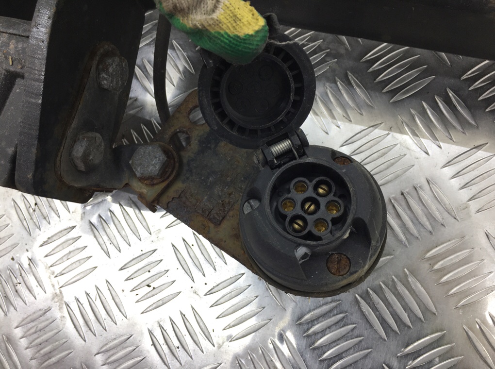 Прицепное устройство (фаркоп) для BMW 3 E90/E91/E92/E93, 2005 г. 2.5 i бензин б/у — фото 5