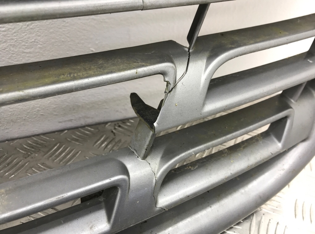 Решетка радиатора для Renault Master, 2016 г. 2.3 DCI дизель б/у — фото 5