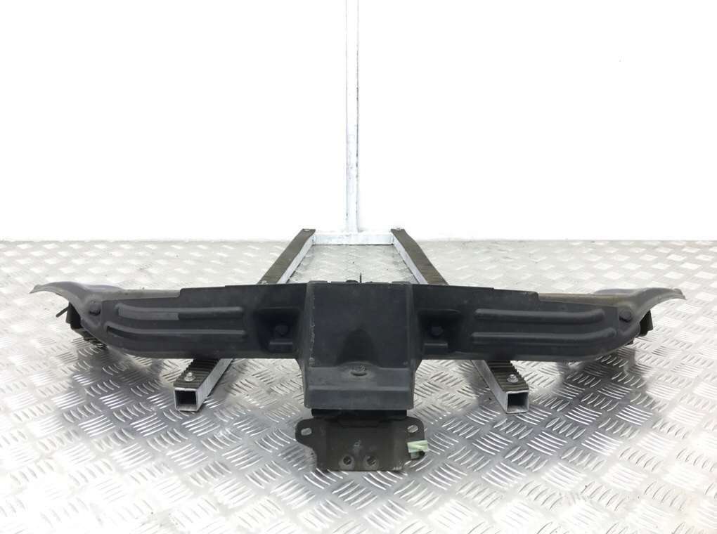 Планка под капот для Mitsubishi Outlander, 2008 г. 2.2 HDi дизель б/у