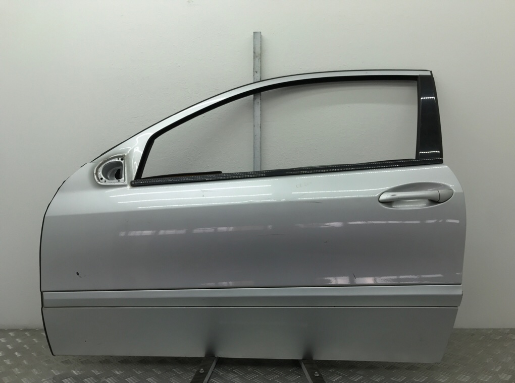 Дверь передняя левая для Mercedes C W203, 2005 г. 1.8 i бензин б/у