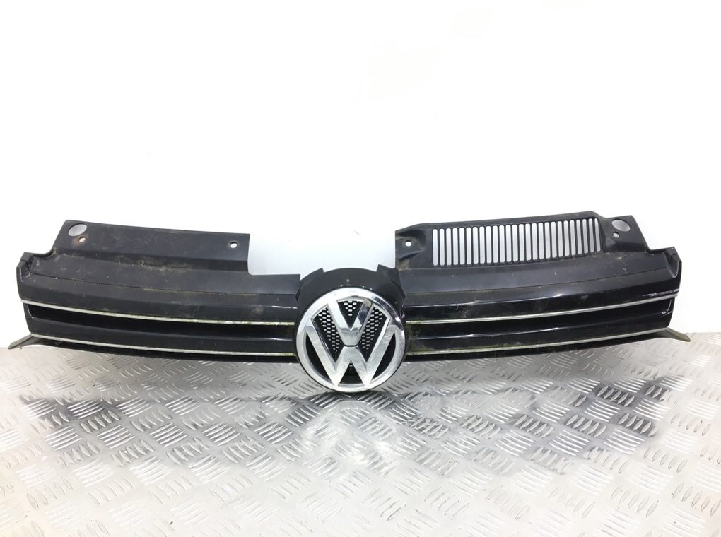 Решетка радиатора для Volkswagen Golf, 2010 г. 1.6 TDi дизель б/у
