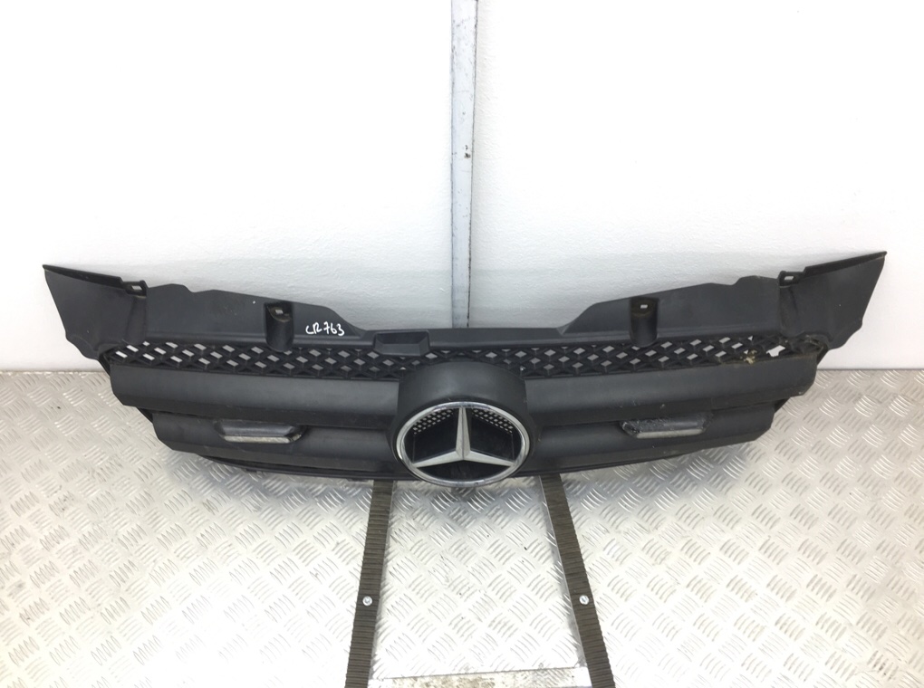 Решетка радиатора для Mercedes Sprinter 2, 2015 г. 3.0 CDi дизель б/у — фото 2