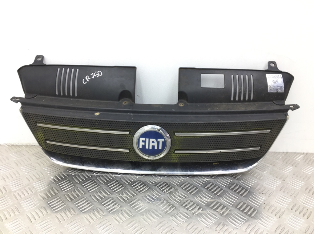 Решетка радиатора для Fiat Idea, 2004 г. 1.4 i бензин б/у