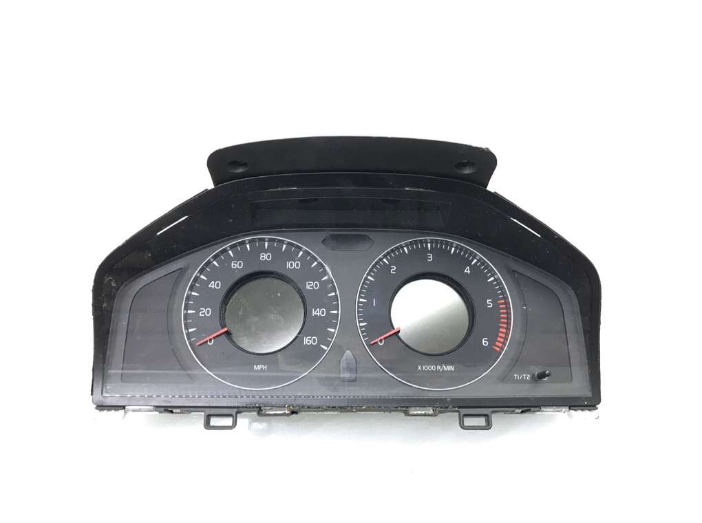 Щиток приборов (приборная панель) для Volvo V70, 2010 г. 1.6 D дизель б/у