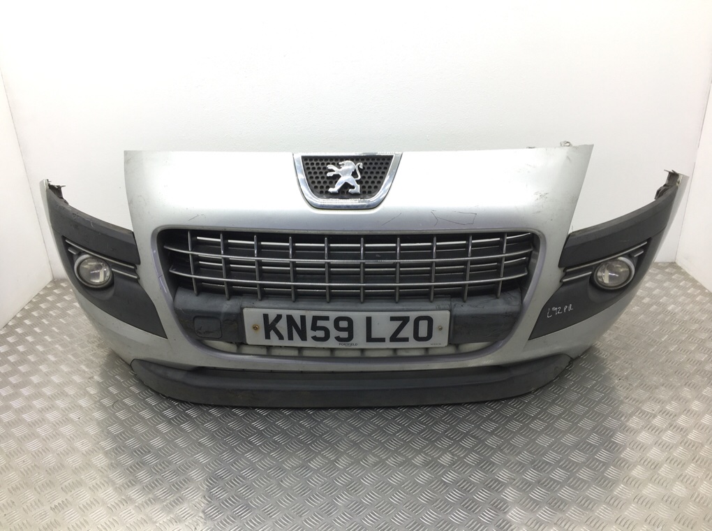 Бампер передний для Peugeot 3008, 2009 г. 1.6 HDi дизель б/у