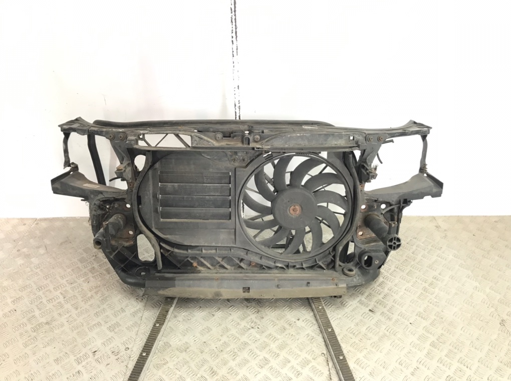 Панель передняя (телевизор) для Audi A4, 2007 г. 2.0 TDi дизель б/у