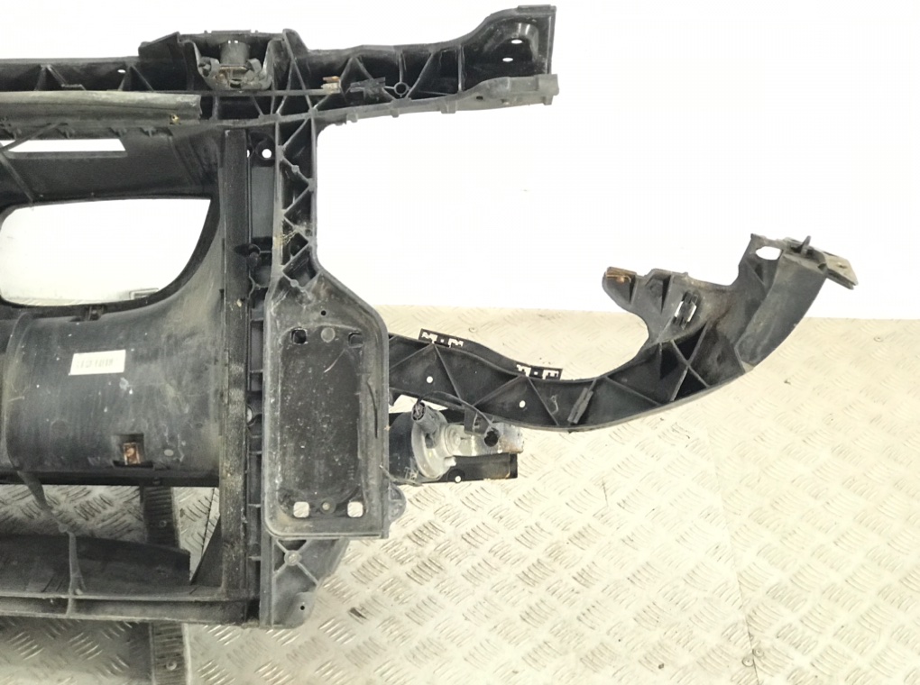 Панель передняя (телевизор) для BMW 1 E87/E81/E82/E88, 2012 г. 2.0 D дизель б/у — фото 5