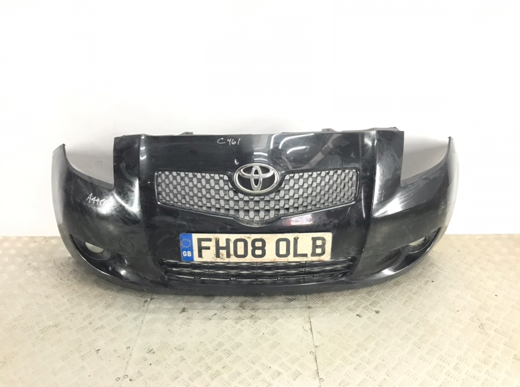 Бампер передний для Toyota Yaris, 2008 г. 1.4 D-4D дизель б/у