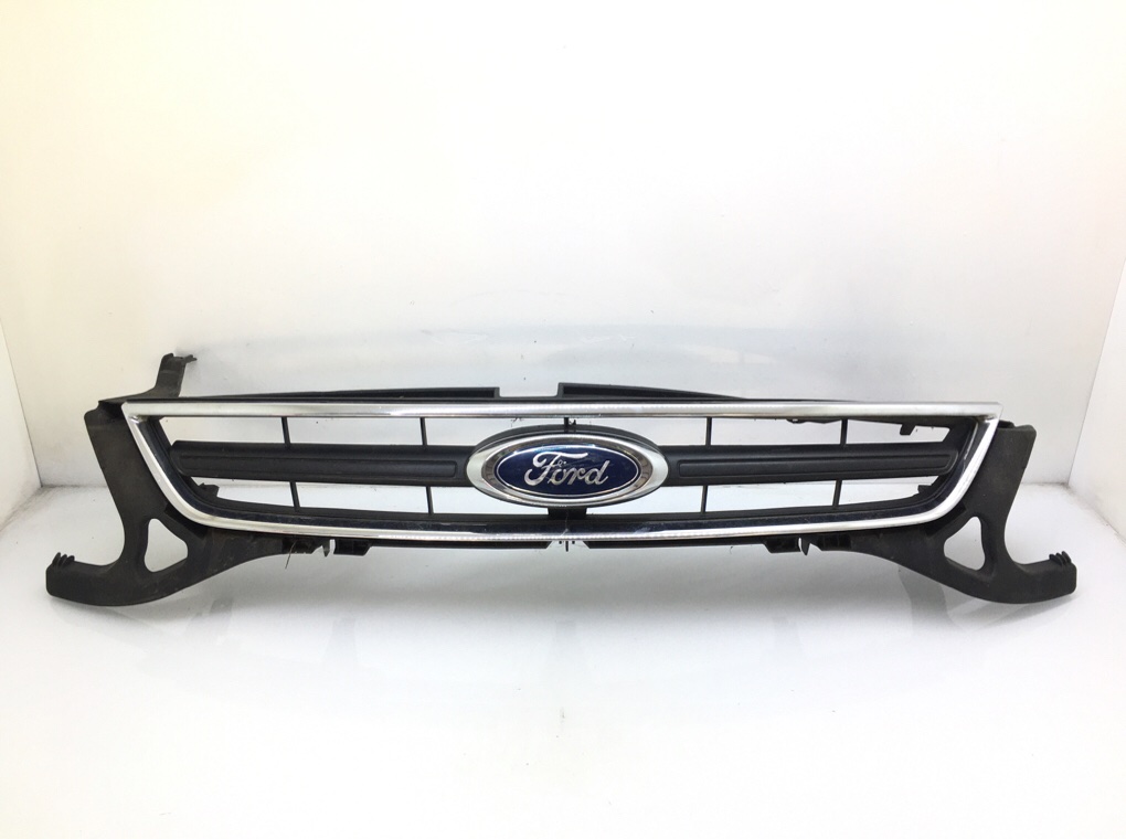 Решетка радиатора для Ford Mondeo, 2014 г. 2.0 TDCi дизель б/у