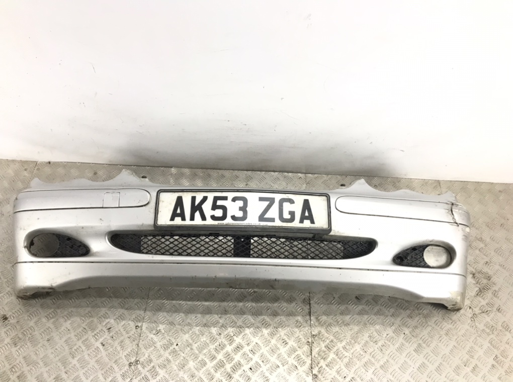 Бампер передний для Mercedes C W203, 2003 г. 1.8 i бензин б/у