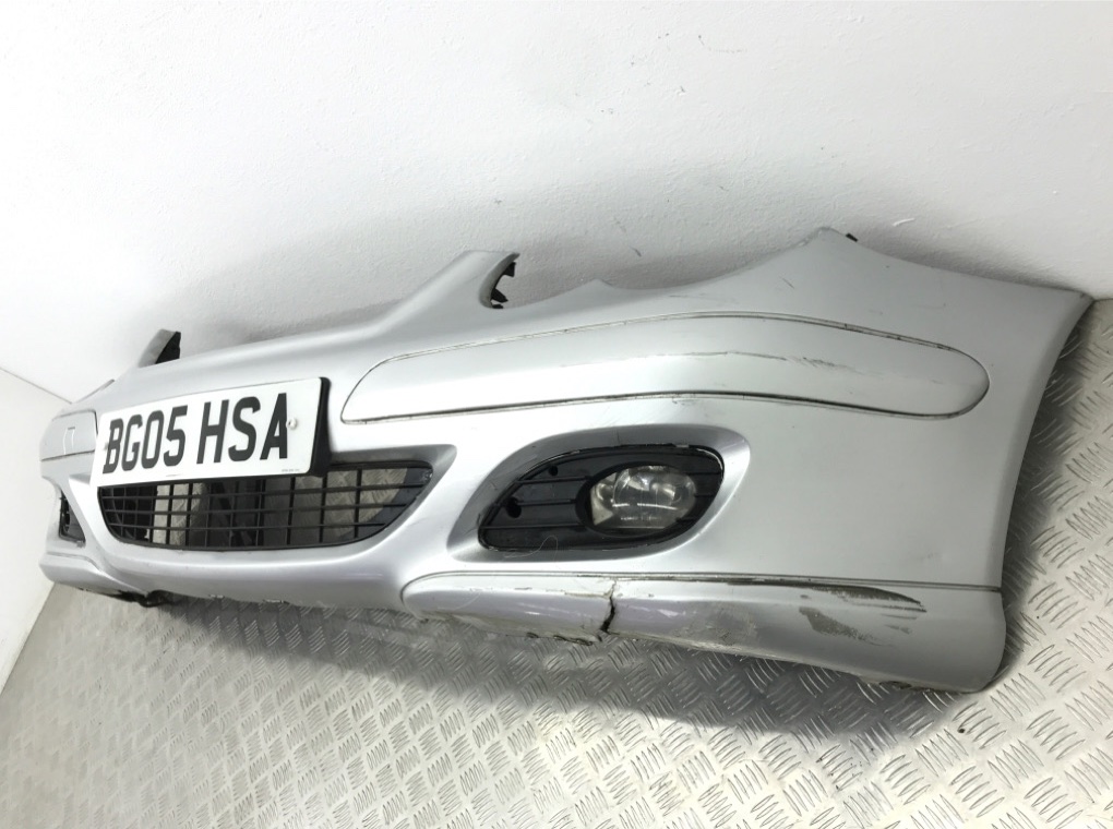 Бампер передний для Mercedes C W203, 2005 г. 2.2 CDi дизель б/у — фото 4
