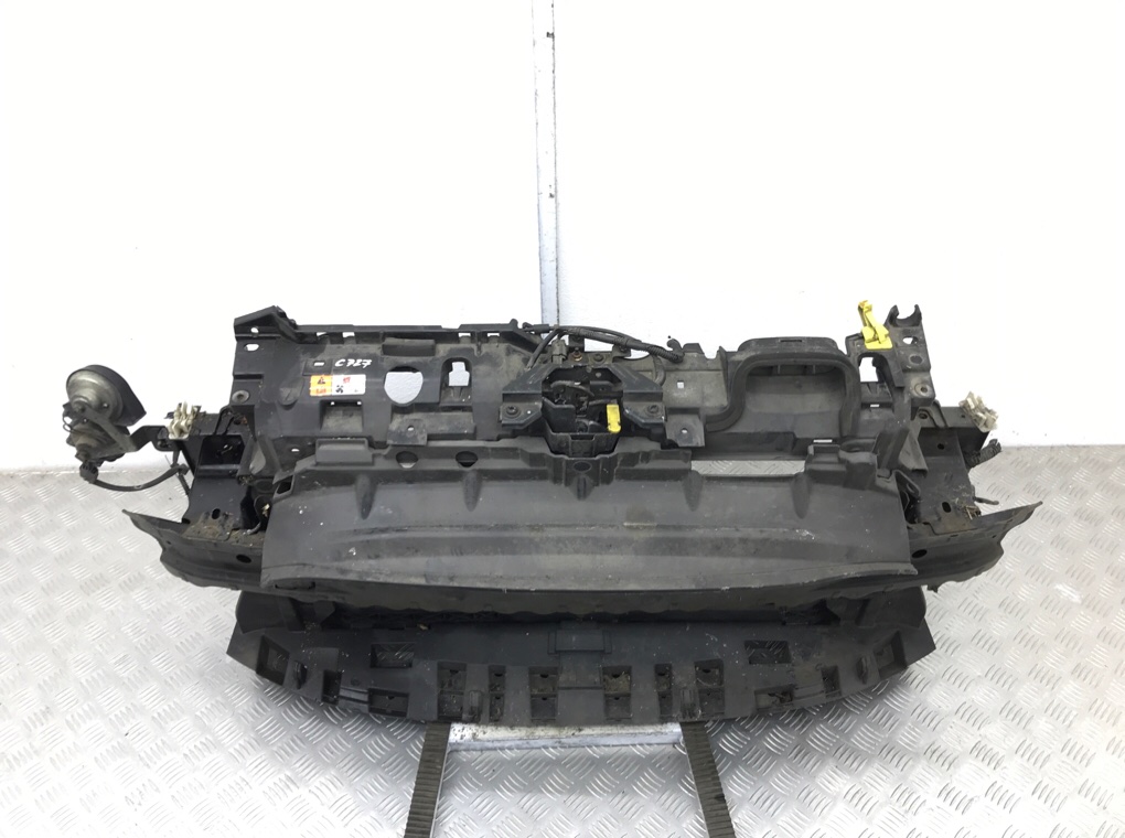 Панель передняя (телевизор) для Ford Fiesta, 2012 г. 1.4 TDCI дизель б/у — фото 2