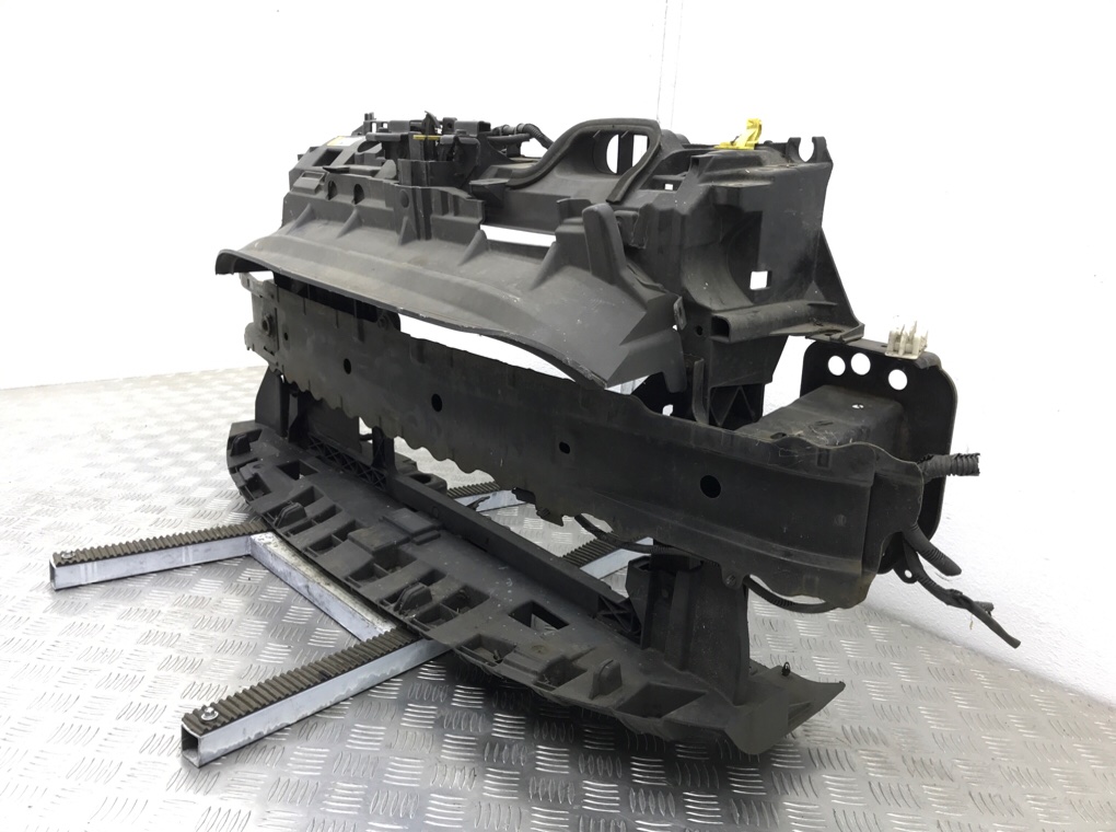 Панель передняя (телевизор) для Ford Fiesta, 2012 г. 1.4 TDCI дизель б/у — фото 4