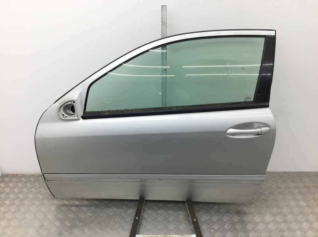 Дверь передняя левая для Mercedes C W203, 2002 г. 1.8 i бензин б/у