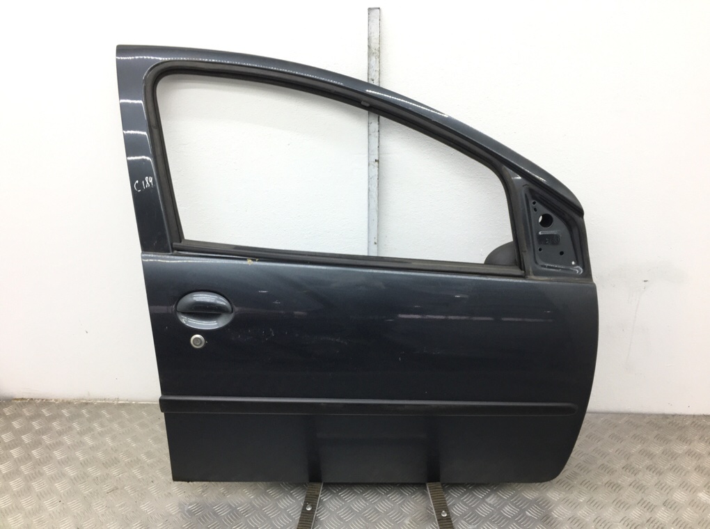 Дверь передняя правая для Peugeot 107, 2010 г. 1.0 i бензин б/у
