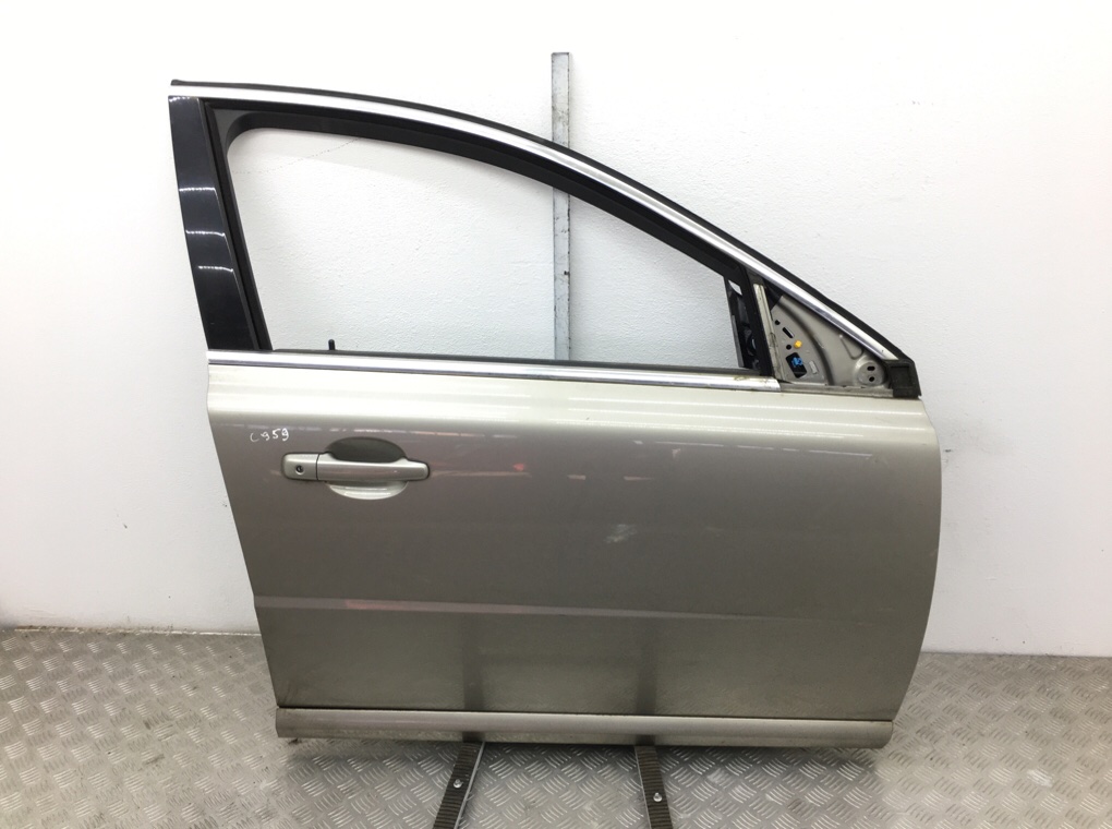 Дверь передняя правая для Volvo V70, 2009 г. 2.0 TD дизель б/у