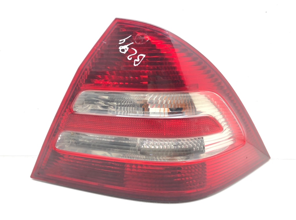 Фонарь задний правый для Mercedes C W203, 2006 г. 2.2 CDi дизель б/у