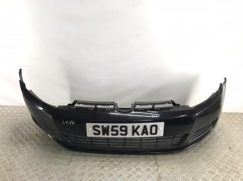 Бампер передний для Volkswagen Golf, 2010 г. 1.6 TDi дизель б/у