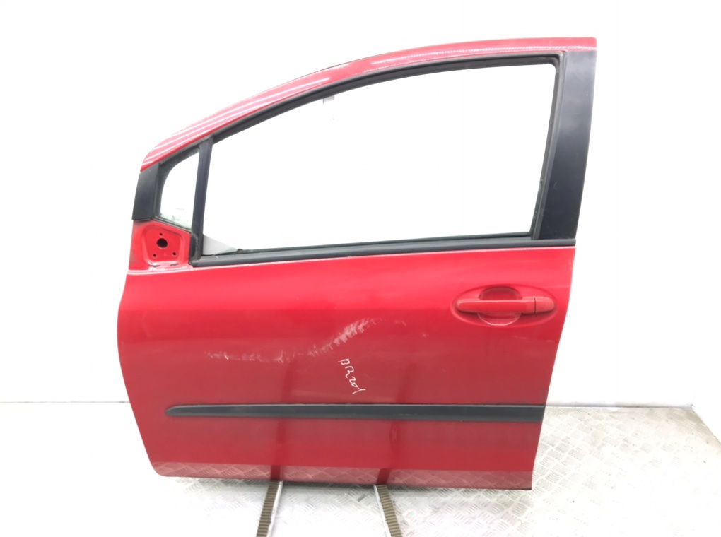 Дверь передняя левая для Toyota Yaris, 2011 г. 1.4 TD дизель б/у