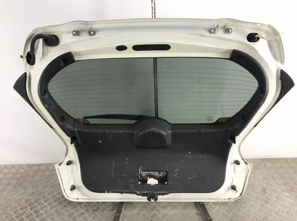 Крышка багажника для Nissan Juke, 2011 г. 1.6 i бензин б/у — фото 4