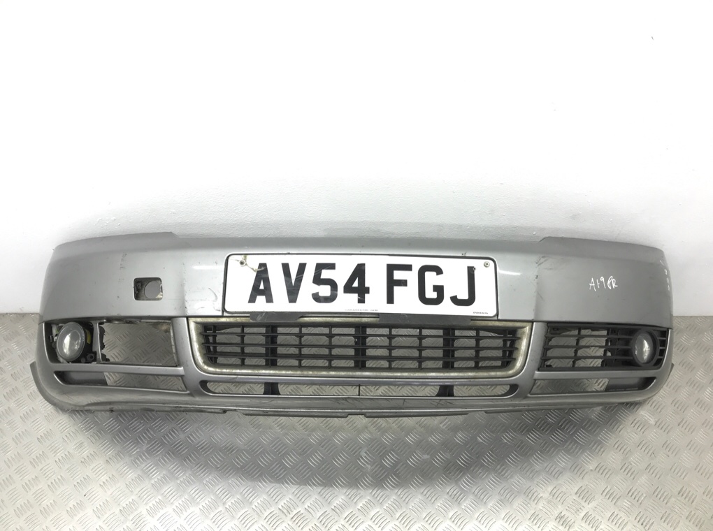 Бампер передний для Audi A4, 2004 г. 1.9 TDi дизель б/у