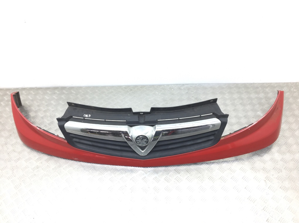 Решетка радиатора для Opel Vivaro, 2013 г. 2.0 CDTi дизель б/у — фото 2