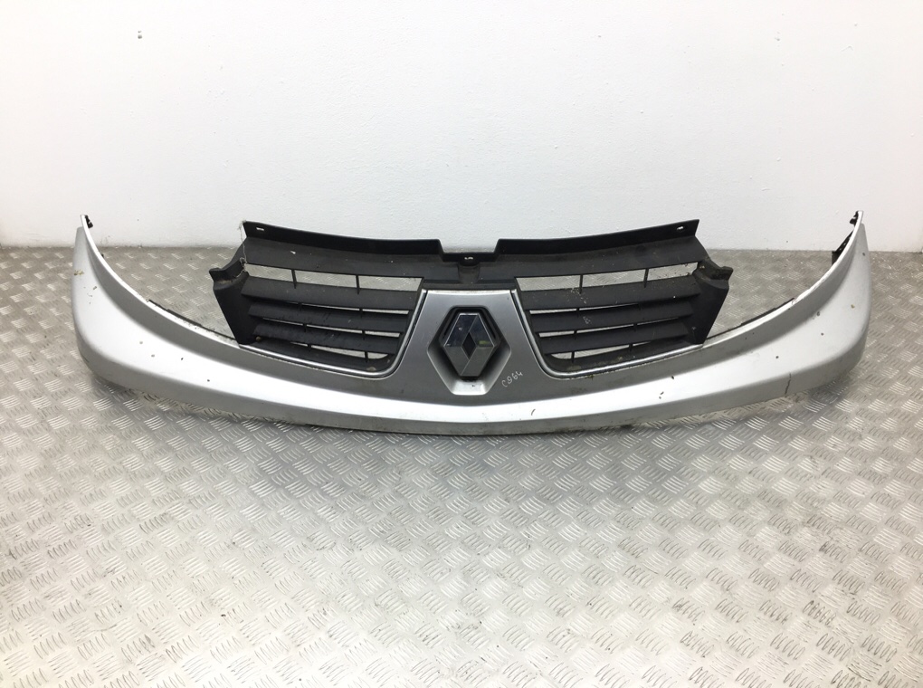 Решетка радиатора для Renault Trafic, 2007 г. 2.0 CDTi дизель б/у