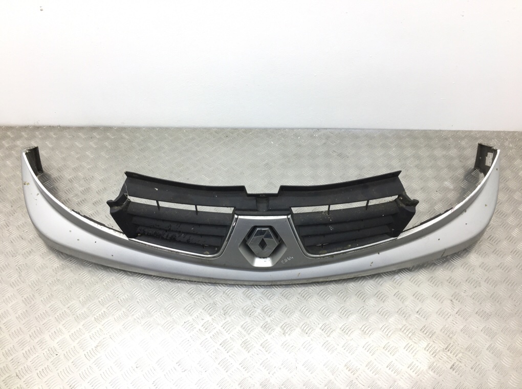 Решетка радиатора для Renault Trafic, 2007 г. 2.0 CDTi дизель б/у — фото 2