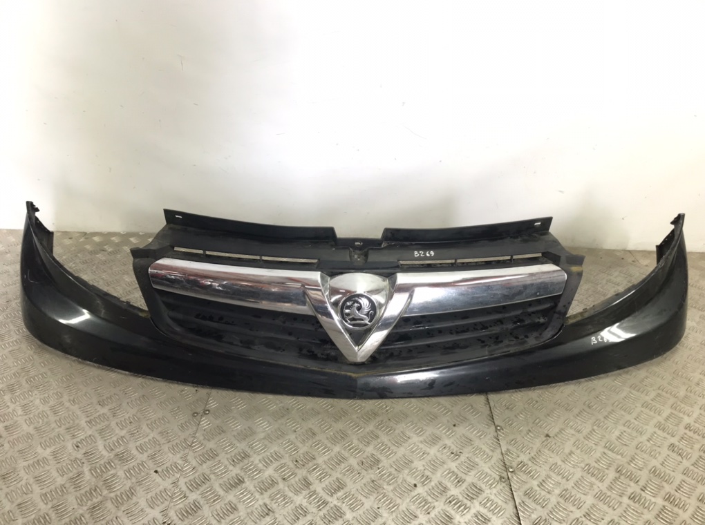 Решетка радиатора для Opel Vivaro, 2012 г. 2.0 CDTi дизель б/у