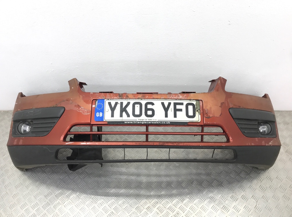 Бампер передний для Ford Focus, 2006 г. 1.6 i бензин б/у