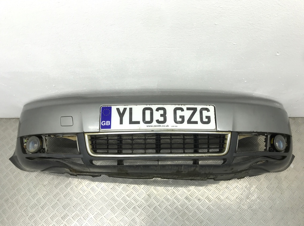 Бампер передний для Audi A4, 2003 г. 1.9 TDi дизель б/у