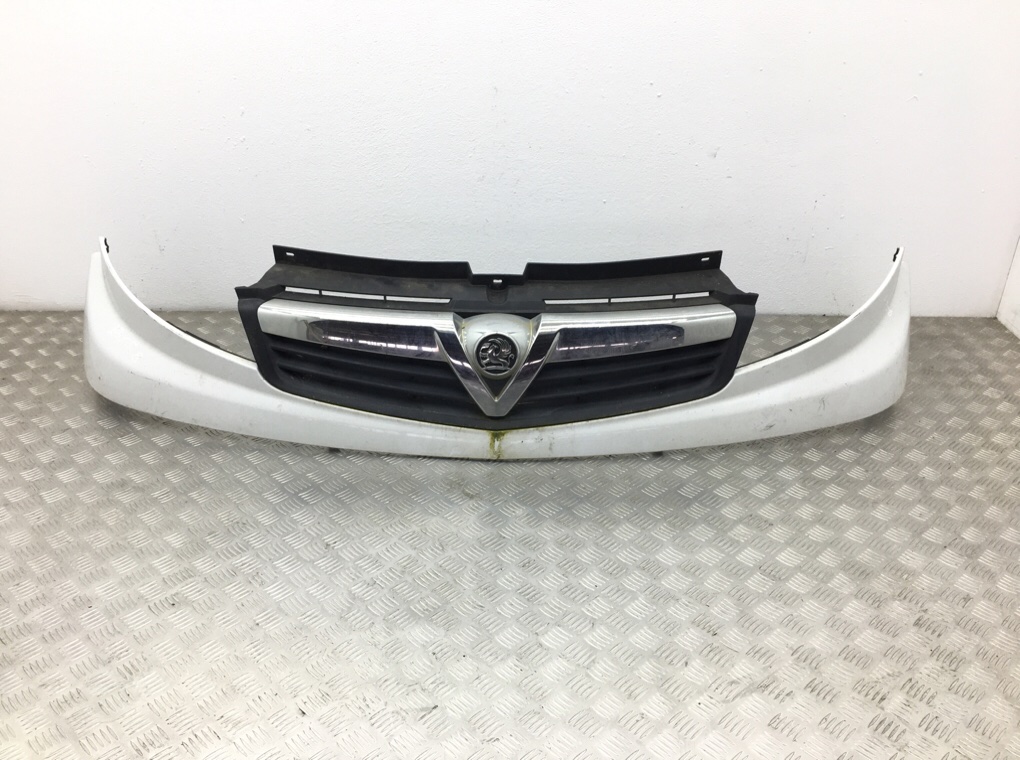 Решетка радиатора для Opel Vivaro, 2008 г. 2.0 CDTi дизель б/у