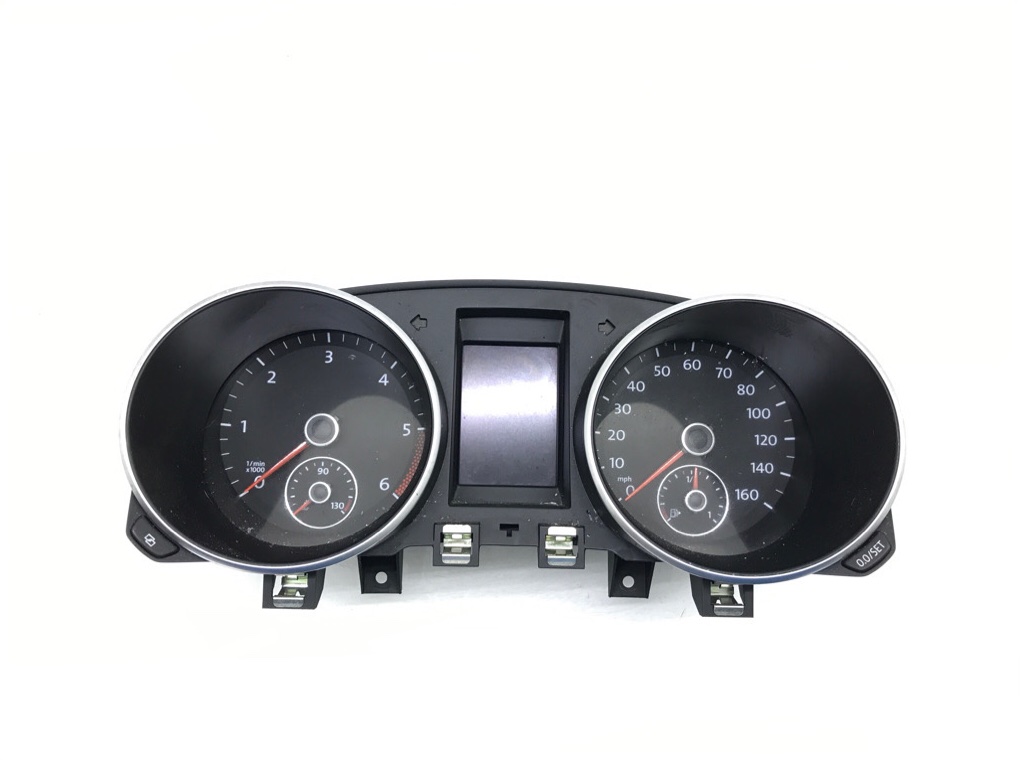 Щиток приборов (приборная панель) для Volkswagen Golf, 2010 г. 1.6 TDi дизель б/у
