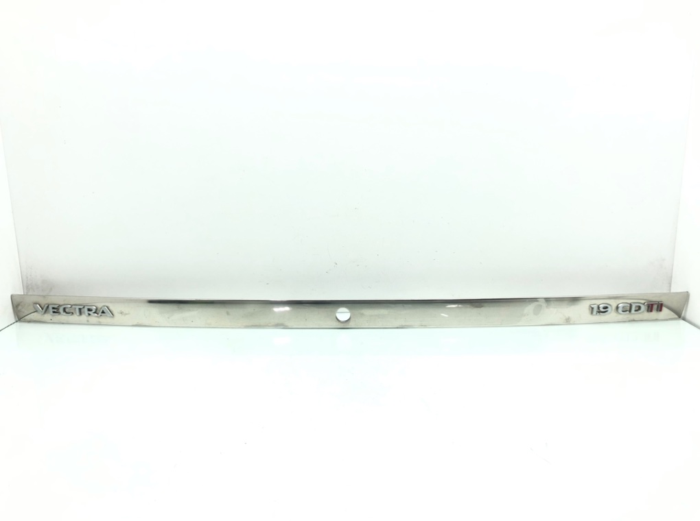 Накладка двери (крышки) багажника для Opel Vectra, 2008 г. 1.9 CDTi дизель б/у