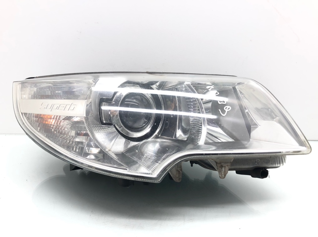 Фара правая для Skoda Superb, 2013 г. 1.6 TDi дизель б/у