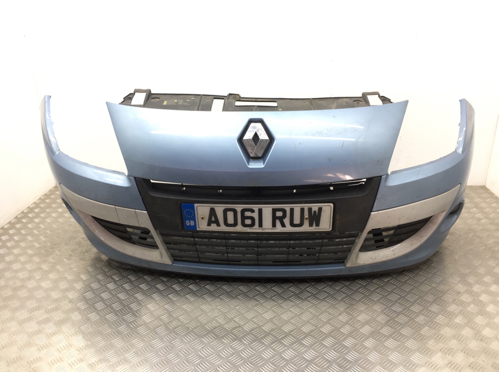 Бампер передний для Renault Scenic, 2012 г. 1.6 DCi дизель б/у
